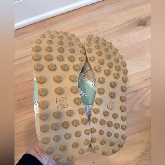 Veja Rio Branco Light Aircell trainers in the Lunar Matcha colorway size US 6 - Picture 10 of 13